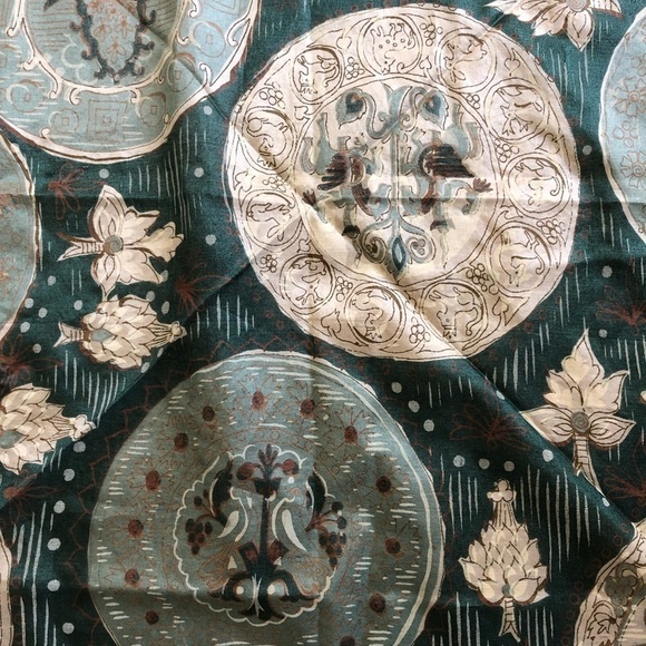 VTG Silk Hand Rolled Scarf European High Middle Ages Royalty Hearts 33X33 Retro - Picture 6 of 7